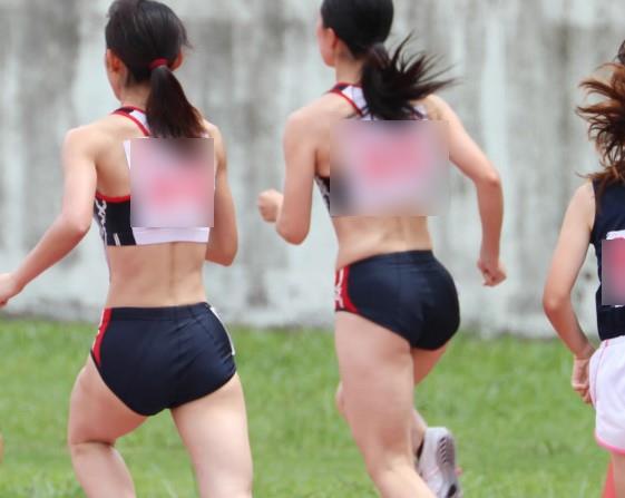 0542_01 800m ニューヨーク　甲南大学　学習院大学 インナーはみ出し　白色ランニングパンツ　美人アスリート